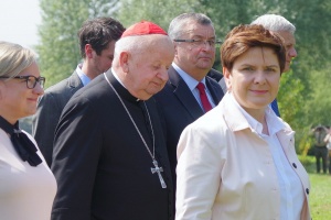 premier beata szydło i kardynał stanisław dziwisz